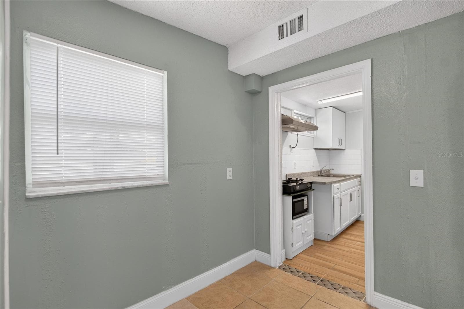 One Bedroom Apartment - 1727 WAIKIKI WAY, TAMPA