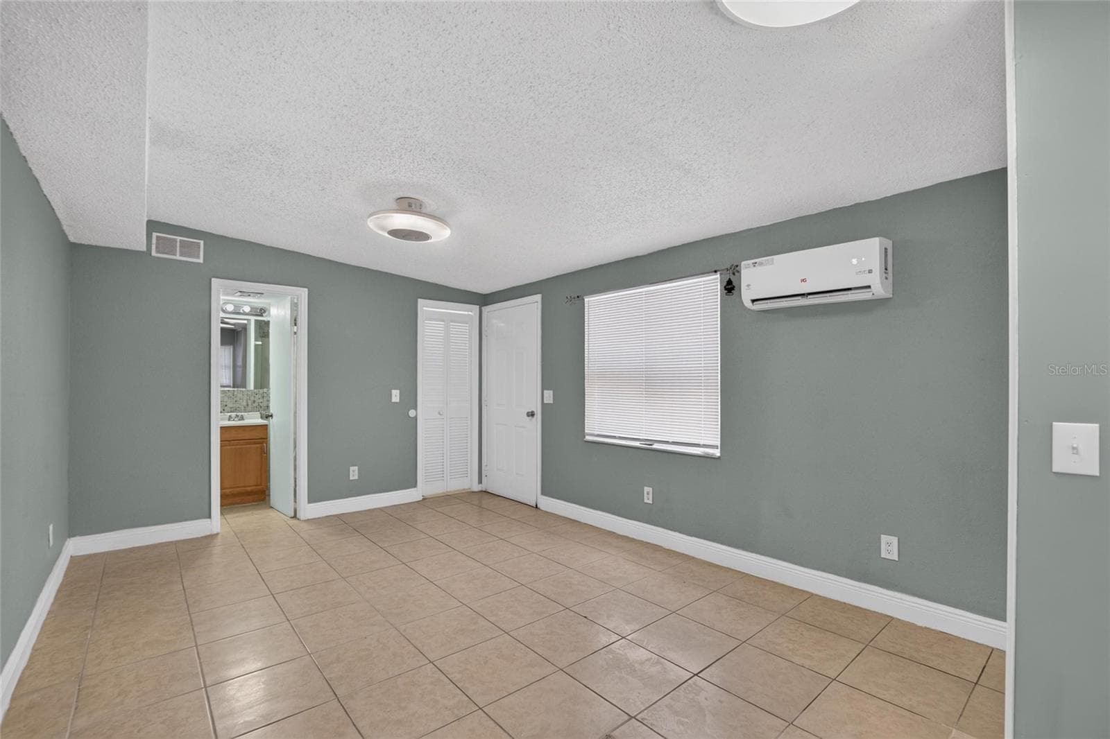 One Bedroom Apartment - 1727 WAIKIKI WAY, TAMPA