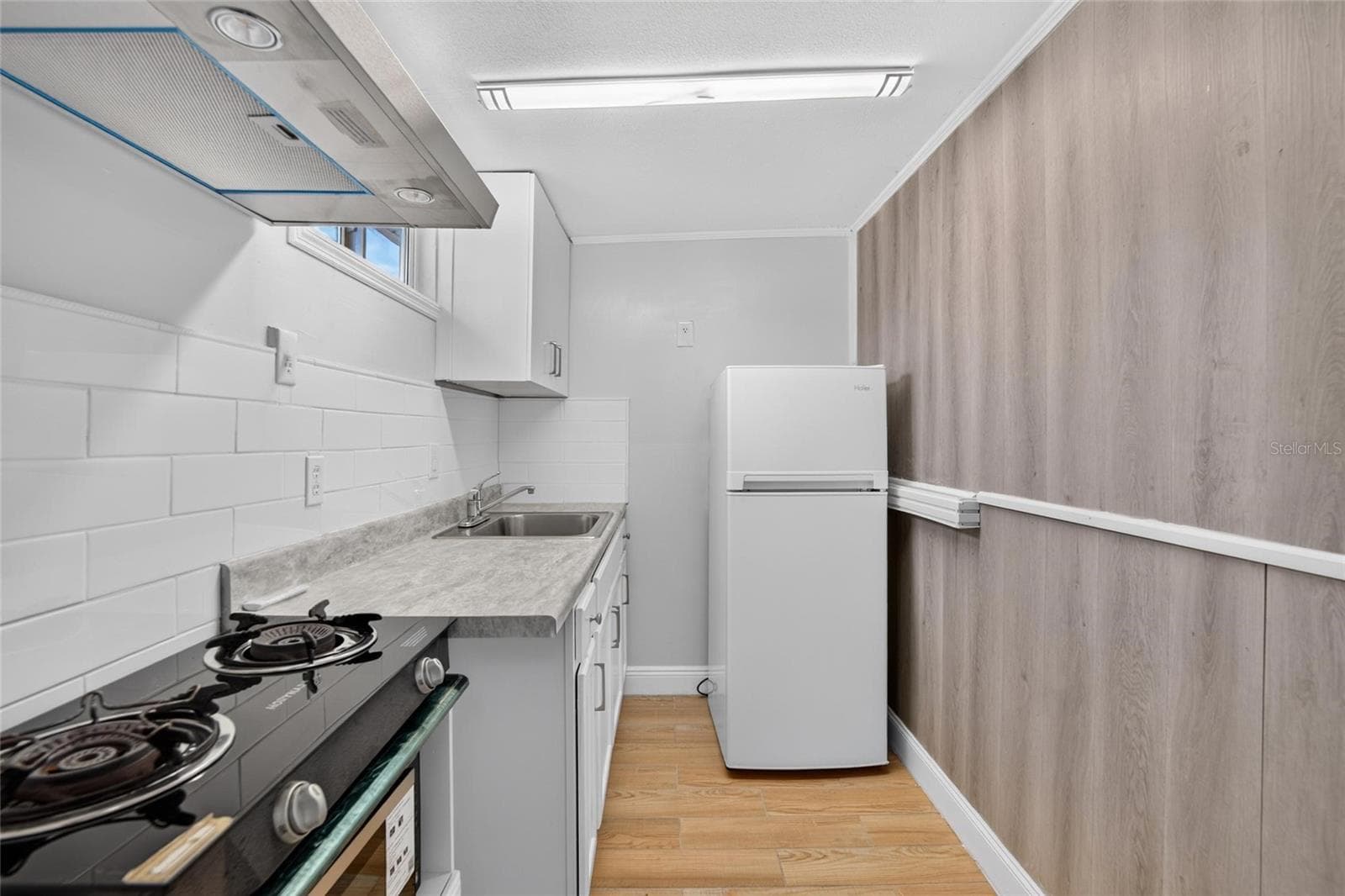 Kitchenette in One Bedroom Apartment - 1727 WAIKIKI WAY, TAMPA