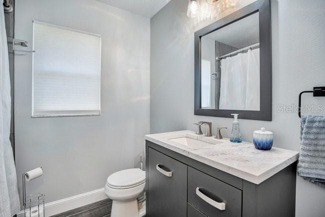 HALL BATHROOM - 650 REGINA LN, LAKE MARY
