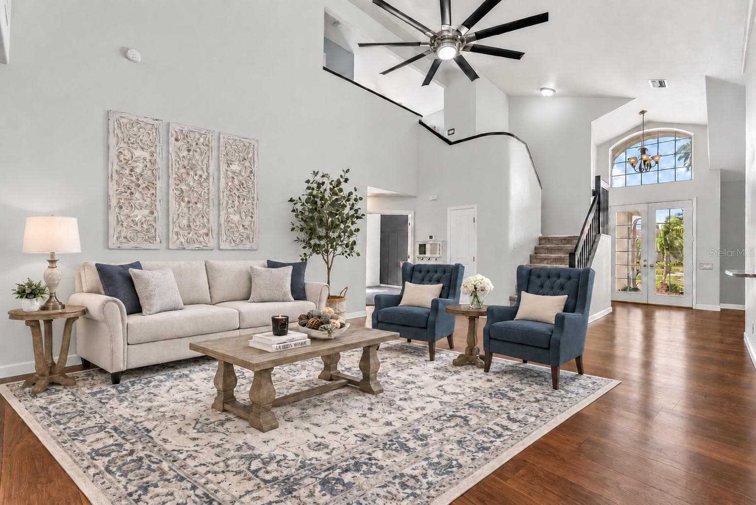 Reality staged Living Room - 324 LANGHOLM DR, VENICE
