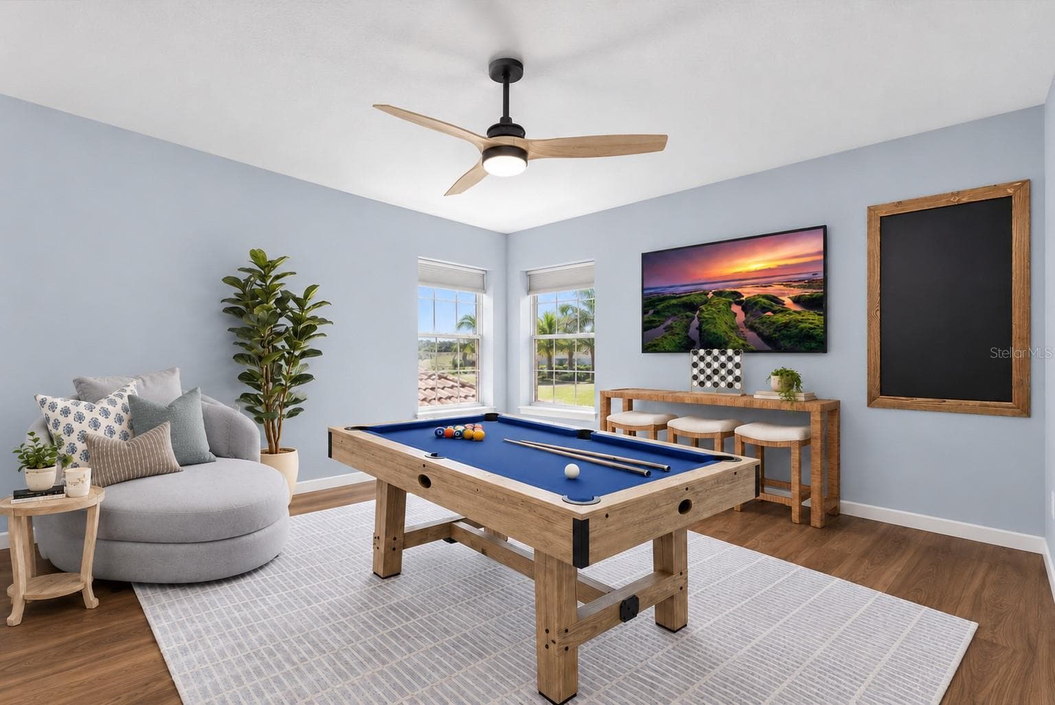 Reality Staged Loft - 324 LANGHOLM DR, VENICE