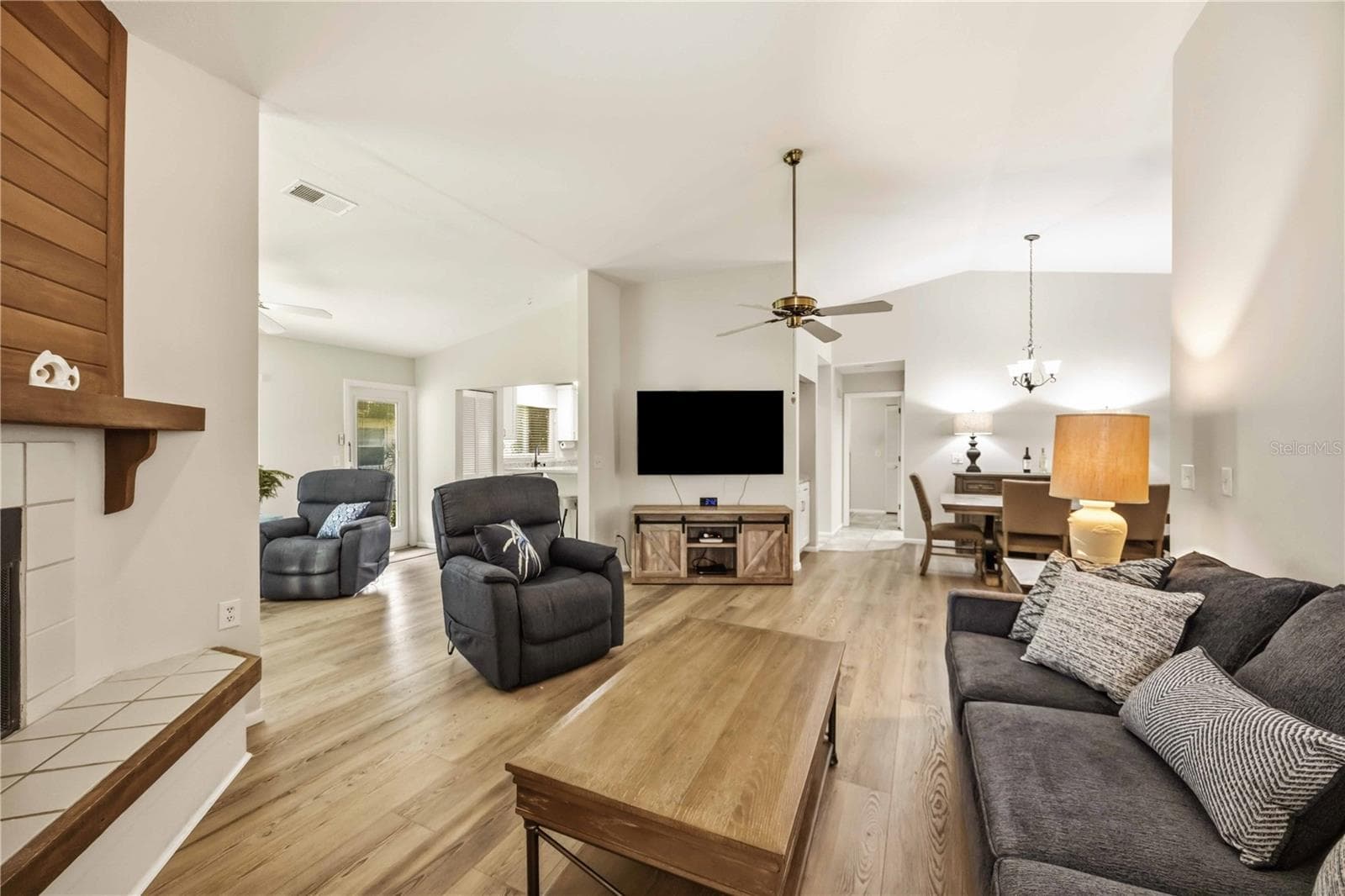 Villa at 680 LINDEN DR, ENGLEWOOD, photo 14 of 47