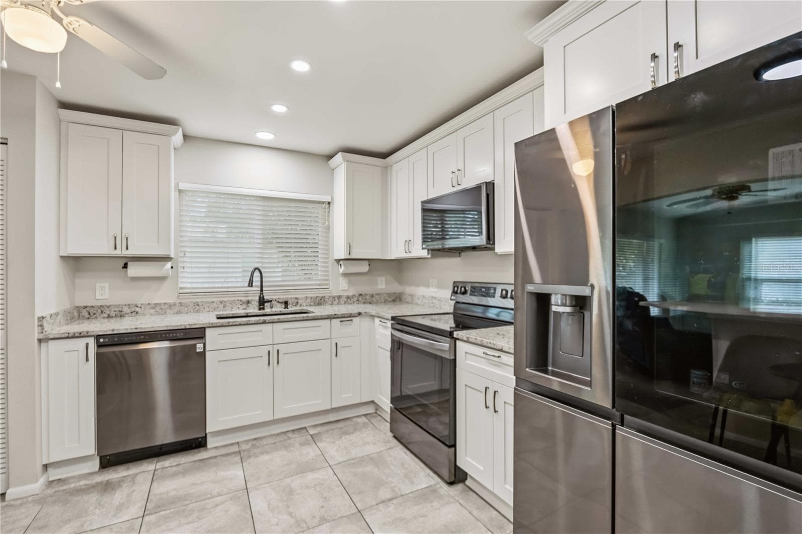 New cabinets and granite counters - 680 LINDEN DR, ENGLEWOOD