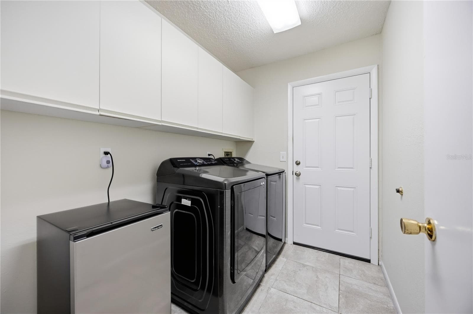 Laundry Room with access to 2 car garage - 680 LINDEN DR, ENGLEWOOD
