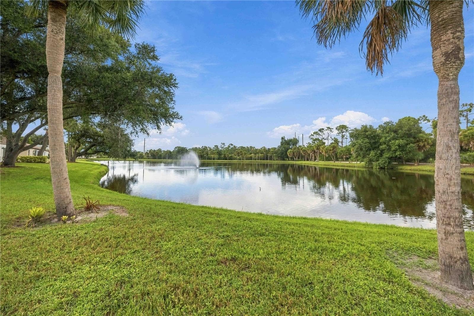 Community common area with walking trails - 680 LINDEN DR, ENGLEWOOD