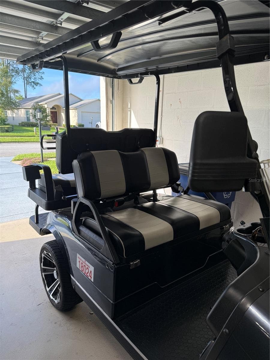 2023 Evolution golf Cart. - 11849 ARANDA CT, HUDSON
