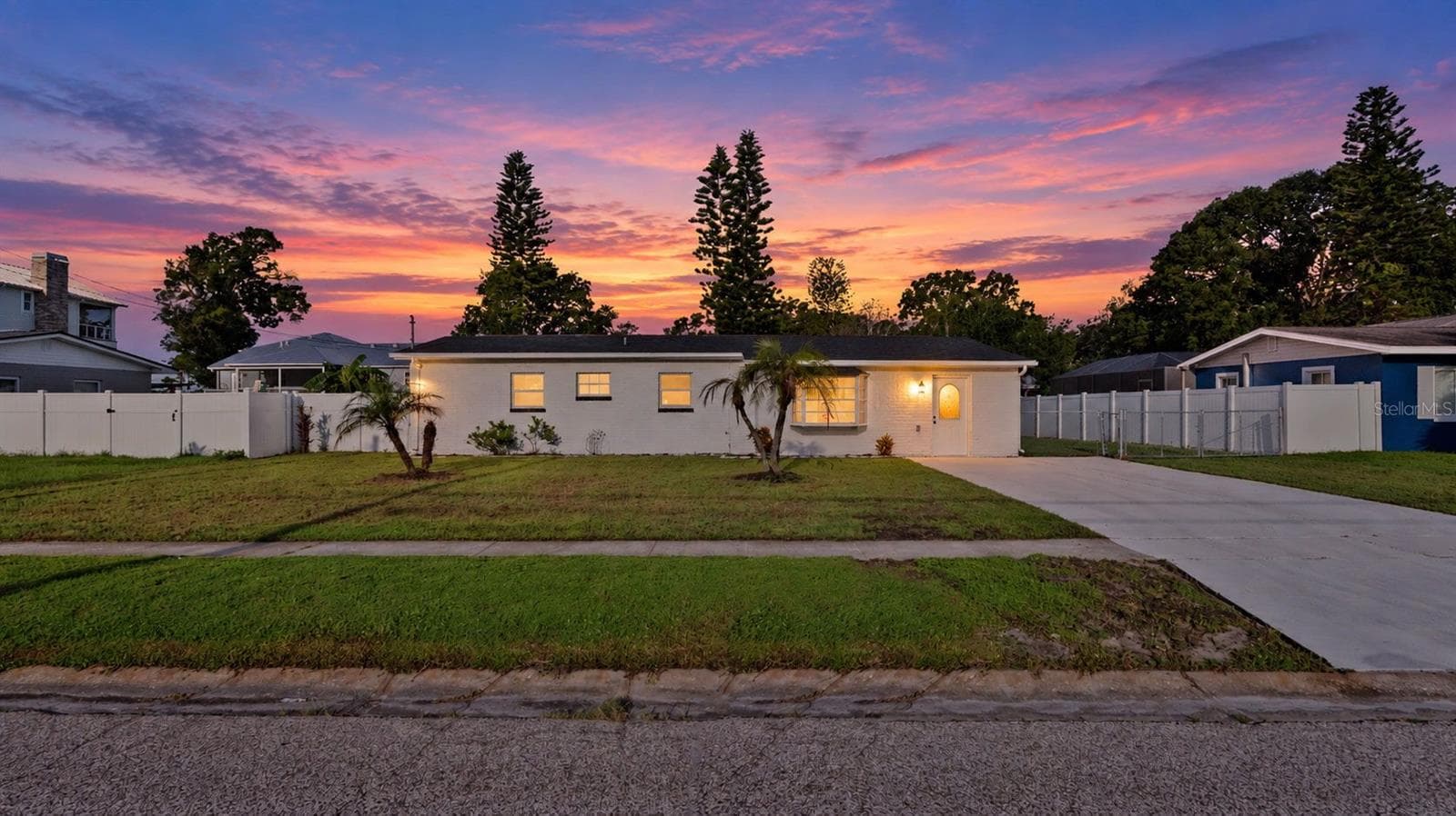 310 COUNTRY CLUB DR