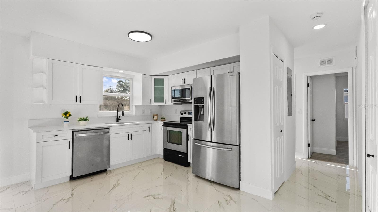 Single Family Residence at 310 COUNTRY CLUB DR, OLDSMAR, photo 15 of 44
