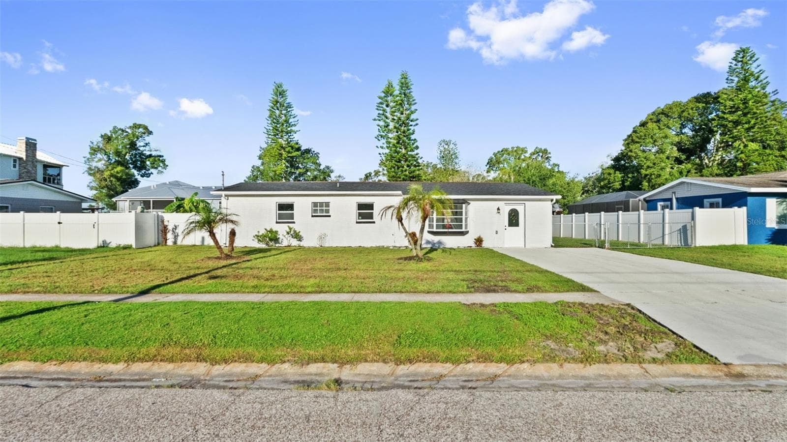 Single Family Residence at 310 COUNTRY CLUB DR, OLDSMAR, photo 2 of 44