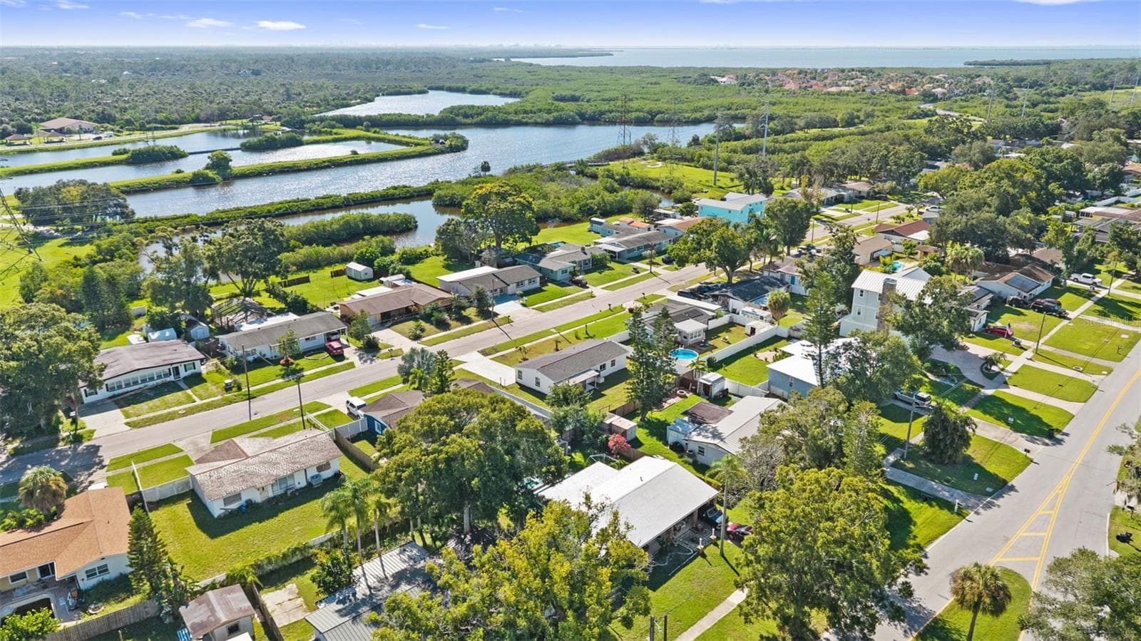 Single Family Residence at 310 COUNTRY CLUB DR, OLDSMAR, photo 42 of 44
