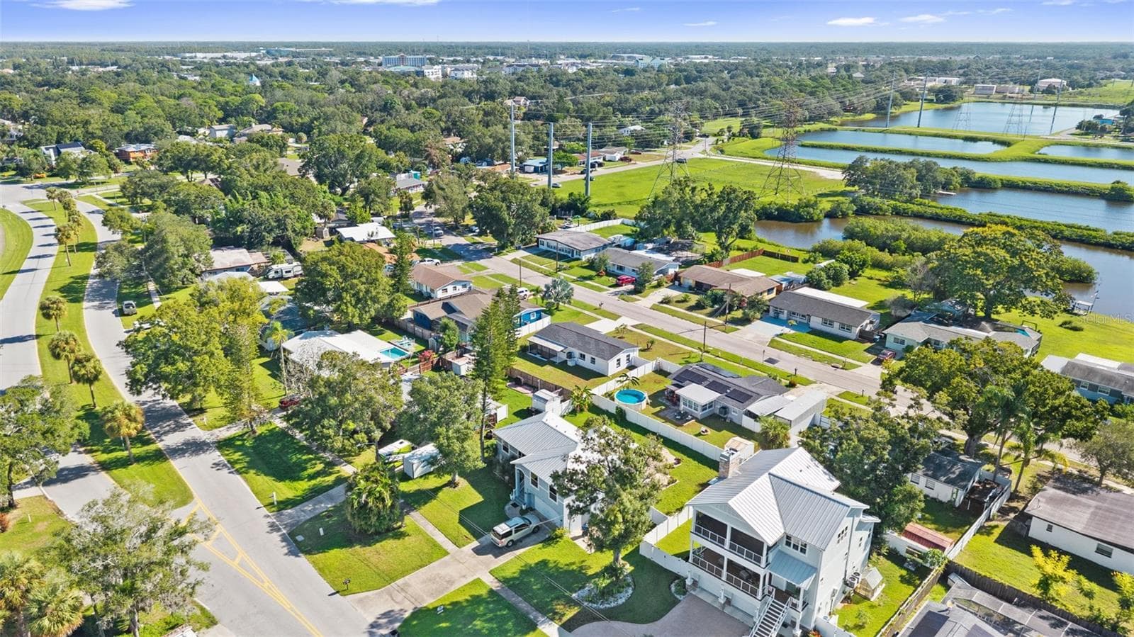 Single Family Residence at 310 COUNTRY CLUB DR, OLDSMAR, photo 43 of 44