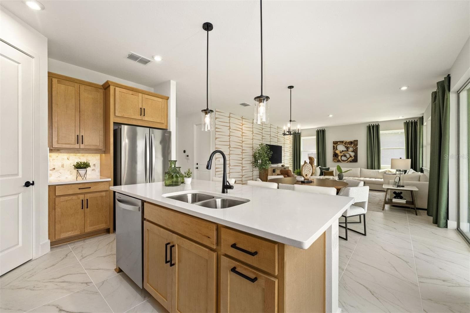 Shenandoah Kitchen - 5096 SALADO DR, ST CLOUD