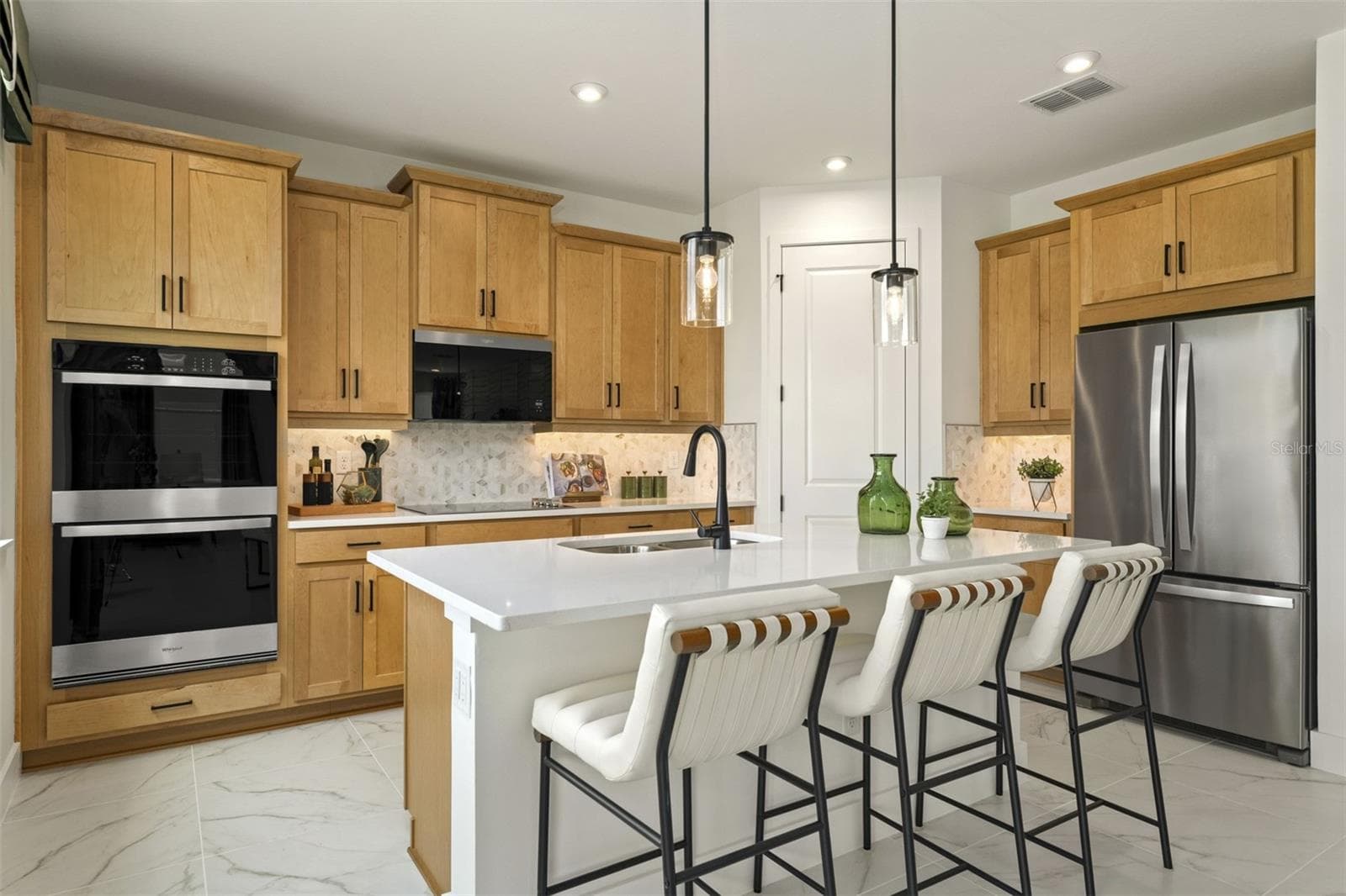 Shenandoah Kitchen - 5096 SALADO DR, ST CLOUD
