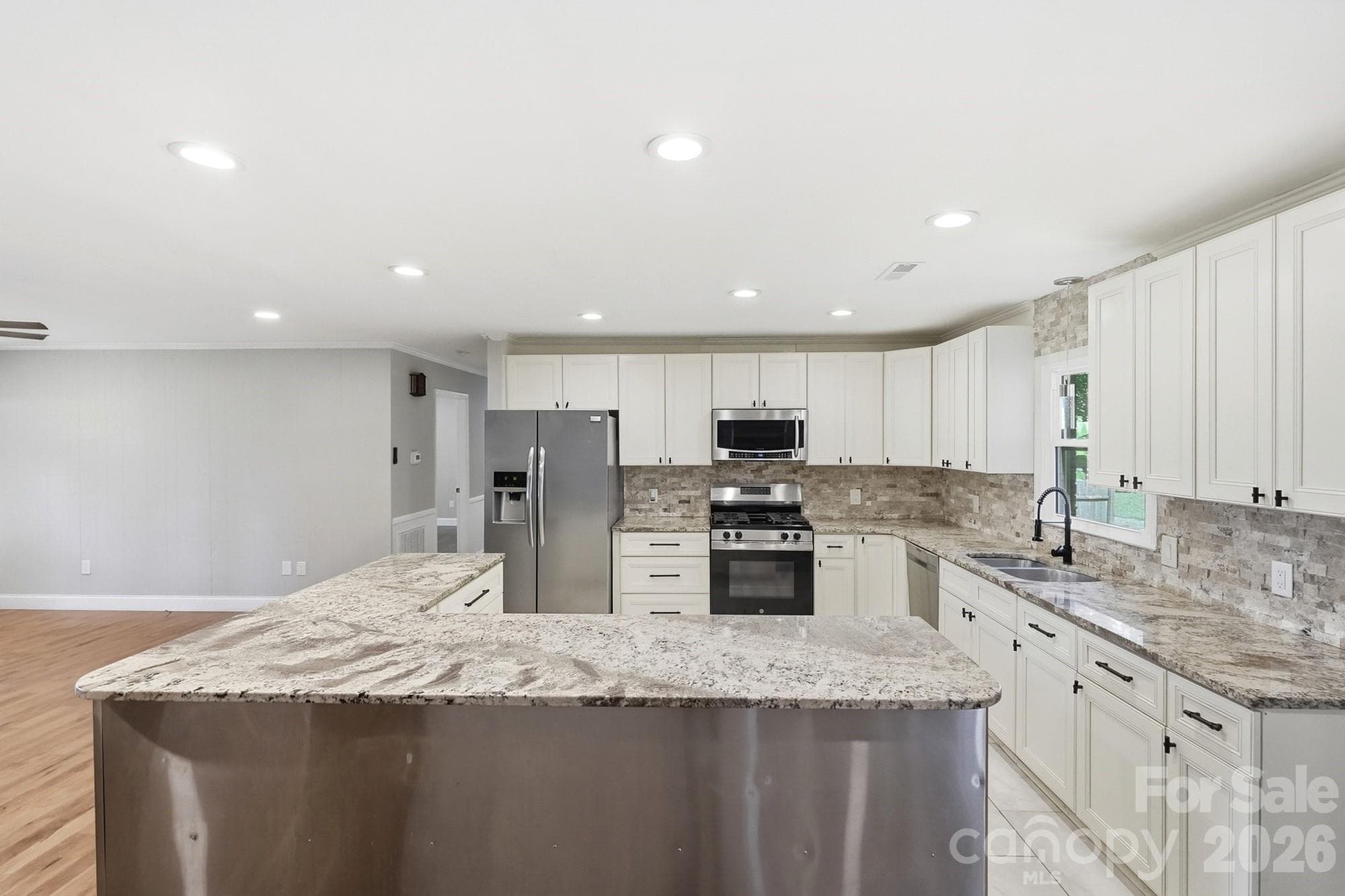 Single Family Residence at 710 Frontier Circle, China Grove, photo 8 of 33