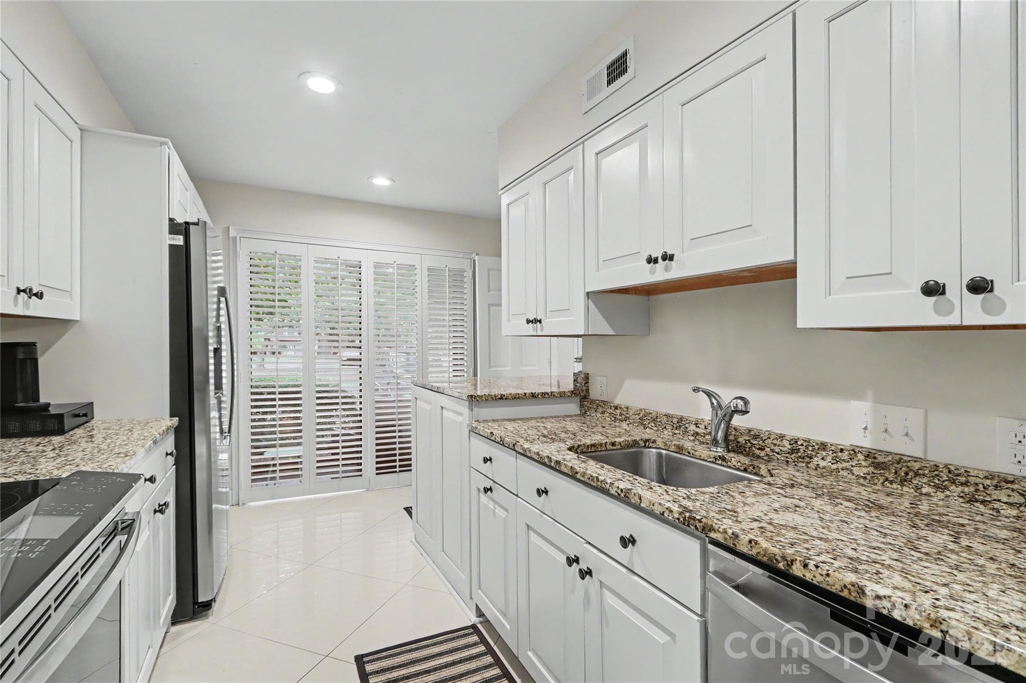 Kitchen - 5811 Sharon Road, Charlotte