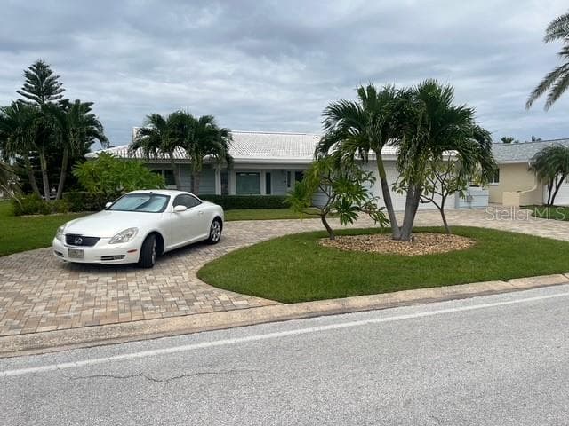 circular drive - 601 64TH AVE, ST PETE BEACH