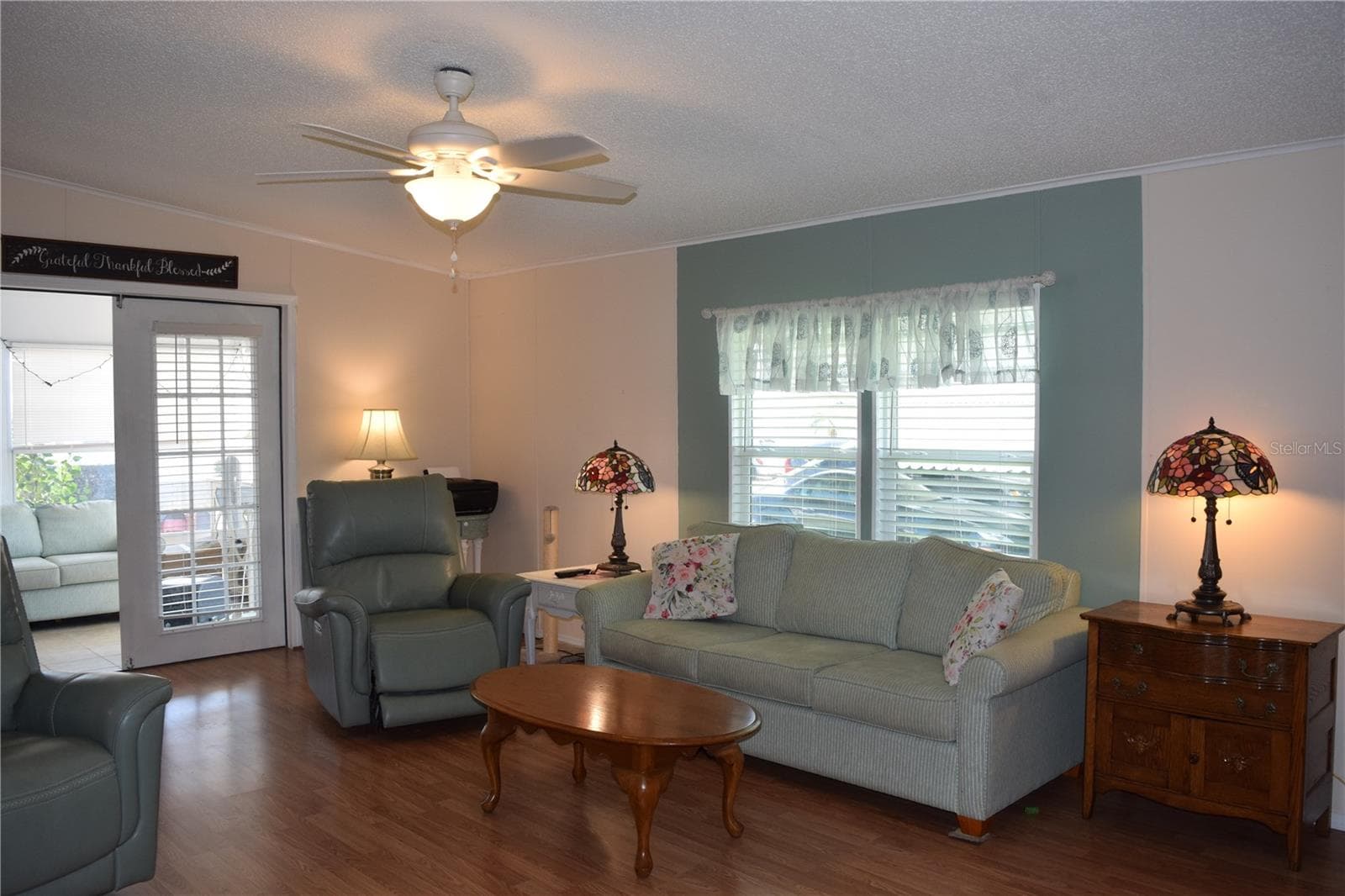 Manufactured Home at 37530 POCO AVE, ZEPHYRHILLS, photo 4 of 40