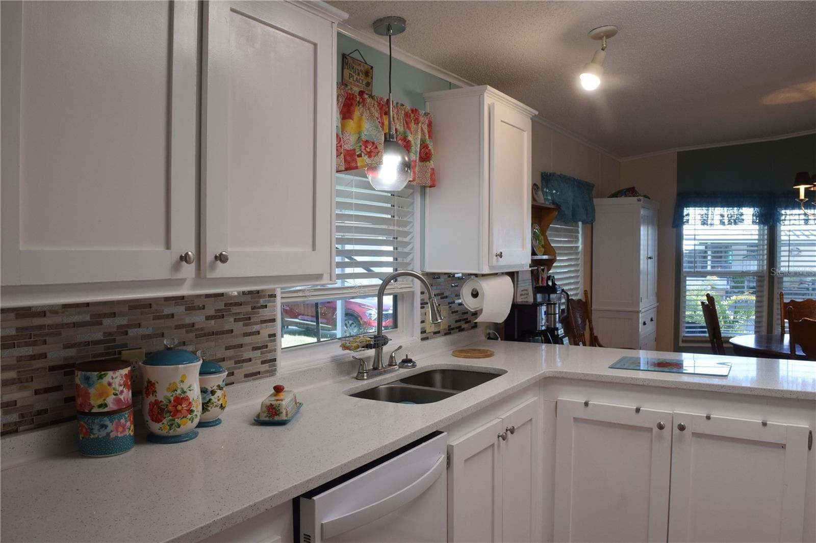 Manufactured Home at 37530 POCO AVE, ZEPHYRHILLS, photo 11 of 40