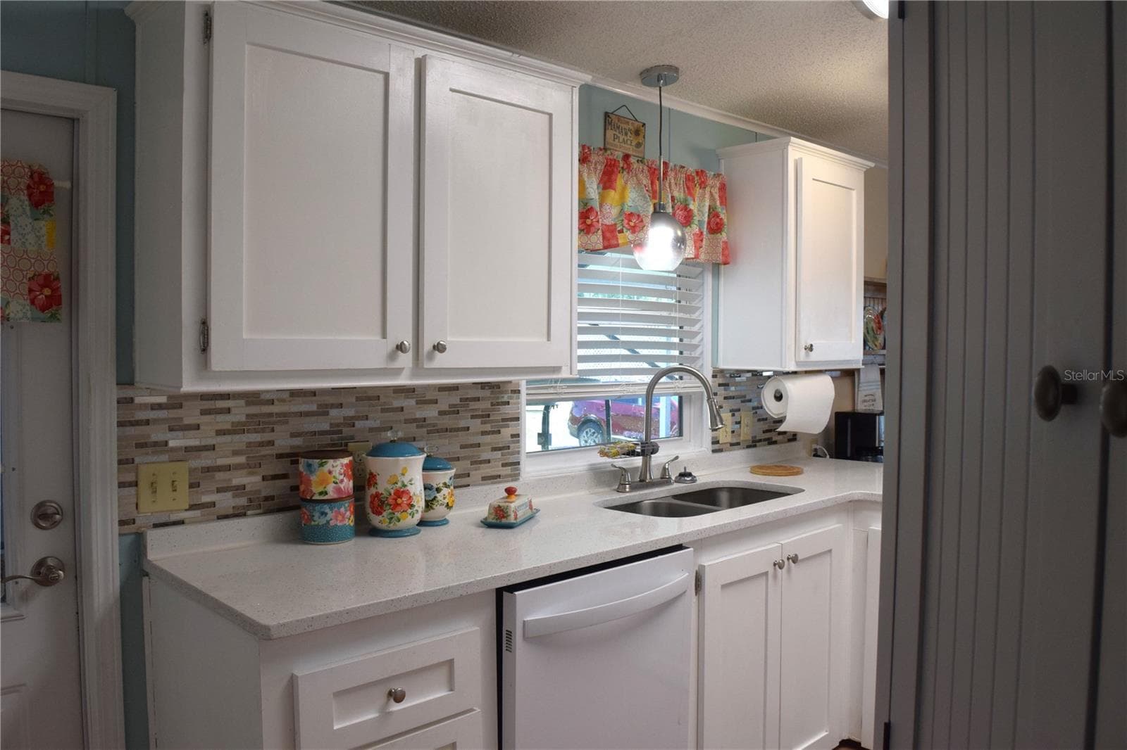 Manufactured Home at 37530 POCO AVE, ZEPHYRHILLS, photo 23 of 40