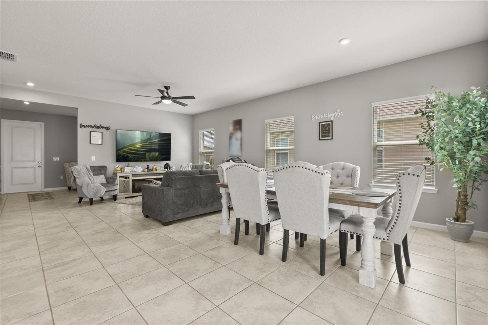 Open concept dining and family room areas. - 1596 EUCALYPTUS WAY, DAVENPORT