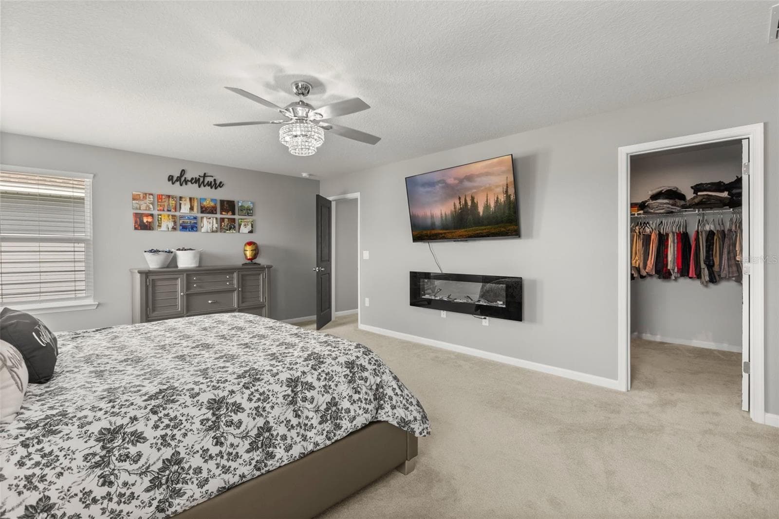 Owner's suite (note 1 0f 2 walk-in closets) - 1596 EUCALYPTUS WAY, DAVENPORT