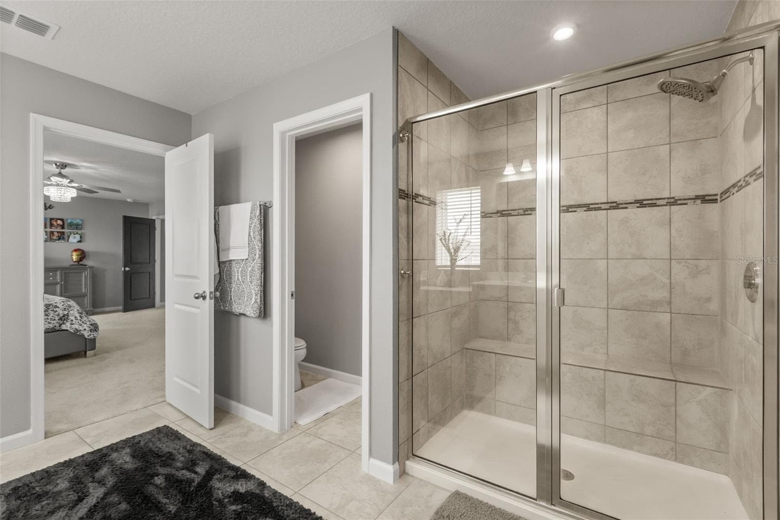 Private water closet & walk-in shower. - 1596 EUCALYPTUS WAY, DAVENPORT