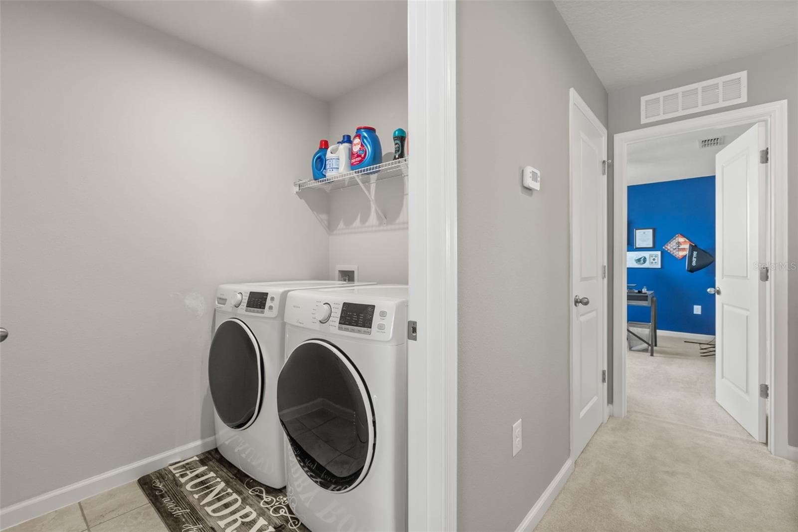 Laundry room (washer & dryer included). - 1596 EUCALYPTUS WAY, DAVENPORT