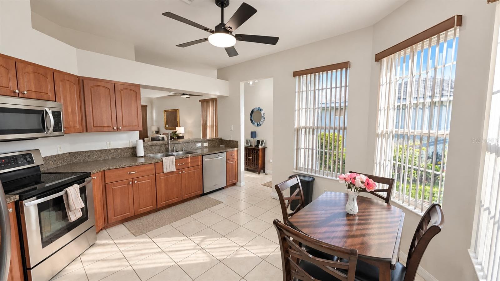 Single Family Residence at 4925 PORTSMOUTH ST, TAVARES, photo 5 of 26