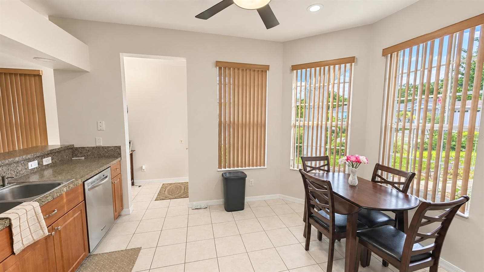 Single Family Residence at 4925 PORTSMOUTH ST, TAVARES, photo 6 of 26