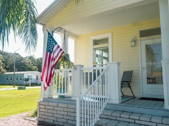 Manufactured Home at 3000 US HIGHWAY 17 92 W LOT 553, HAINES CITY, photo 4 of 18