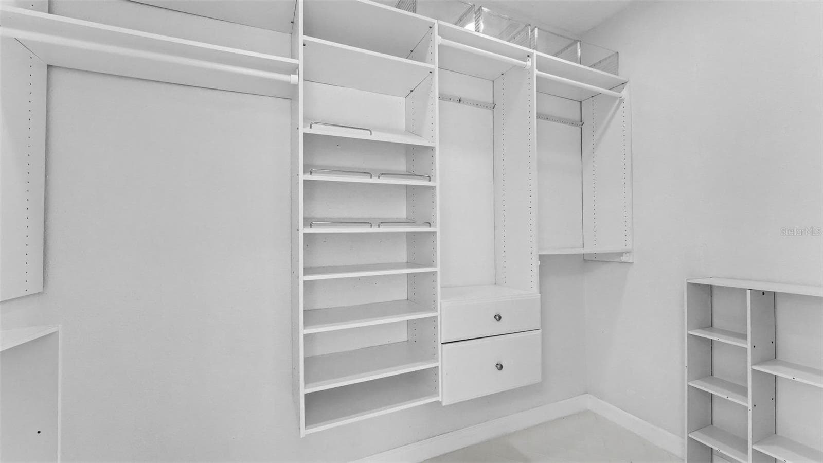 Primary Suite Walk in closet with built ins - 3417 BARLEY CT, LAKELAND
