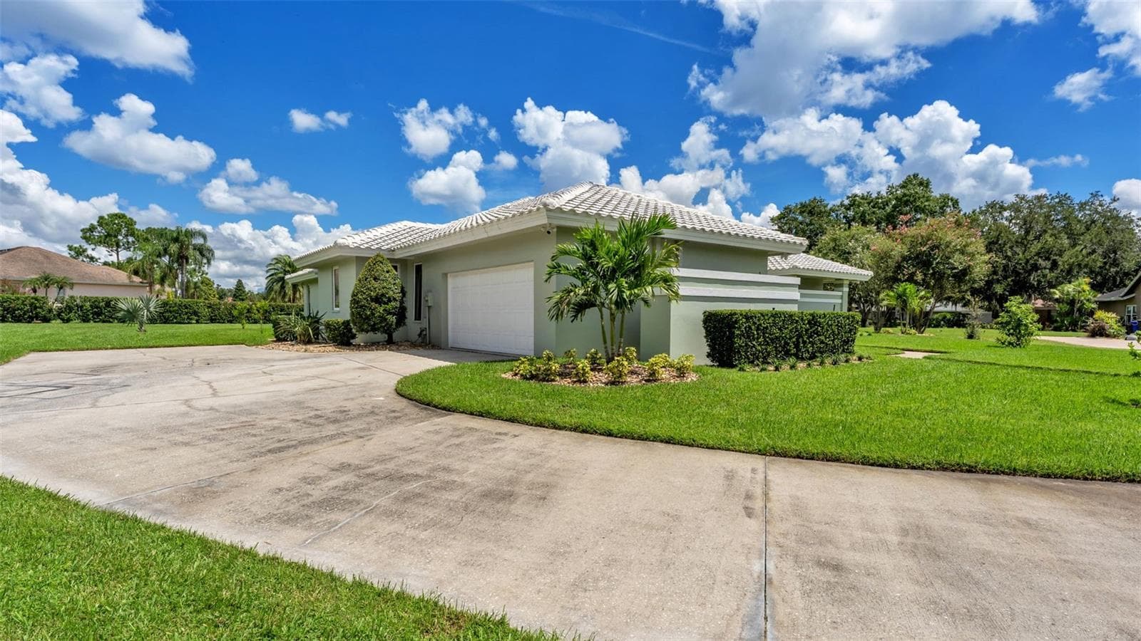 Oversized driveway and side entry garage - 3417 BARLEY CT, LAKELAND