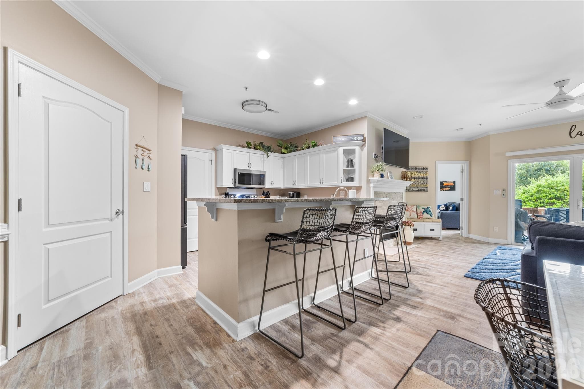 Condominium at 18619 Harborside Drive, Cornelius, photo 11 of 42