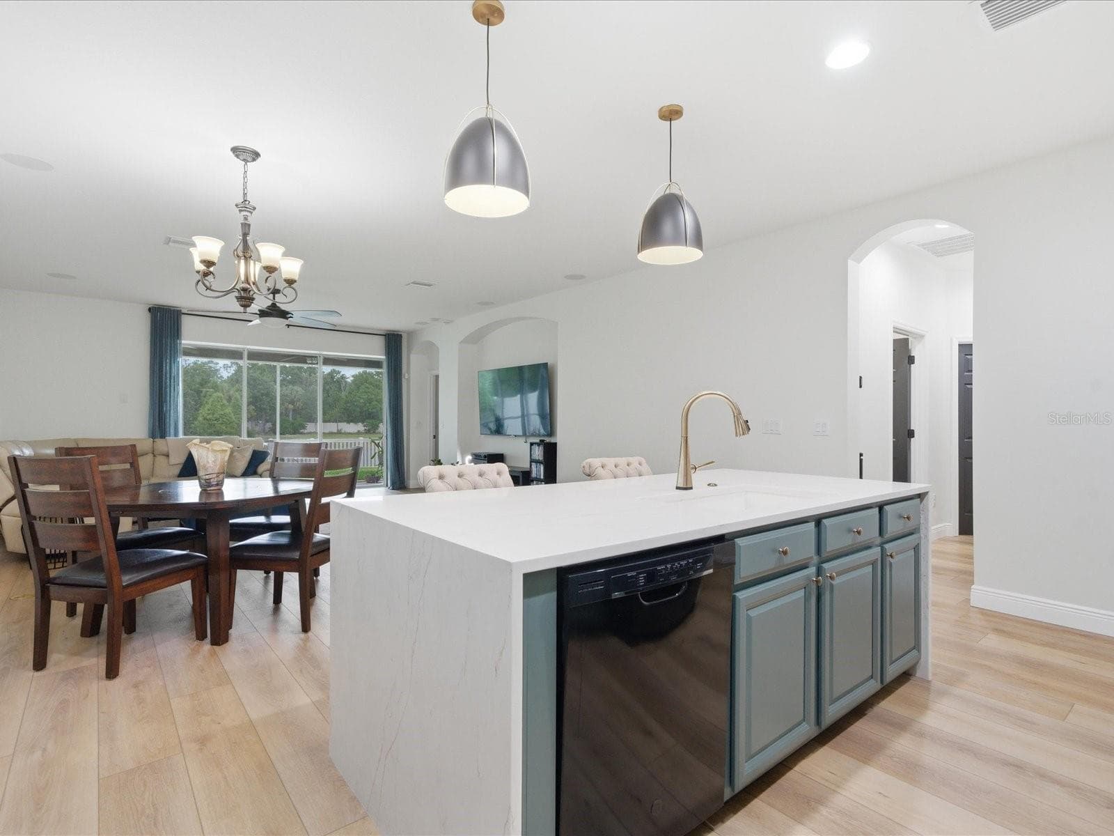 Single Family Residence at 17735 BRIGHT WHEAT DR, LITHIA, photo 12 of 49