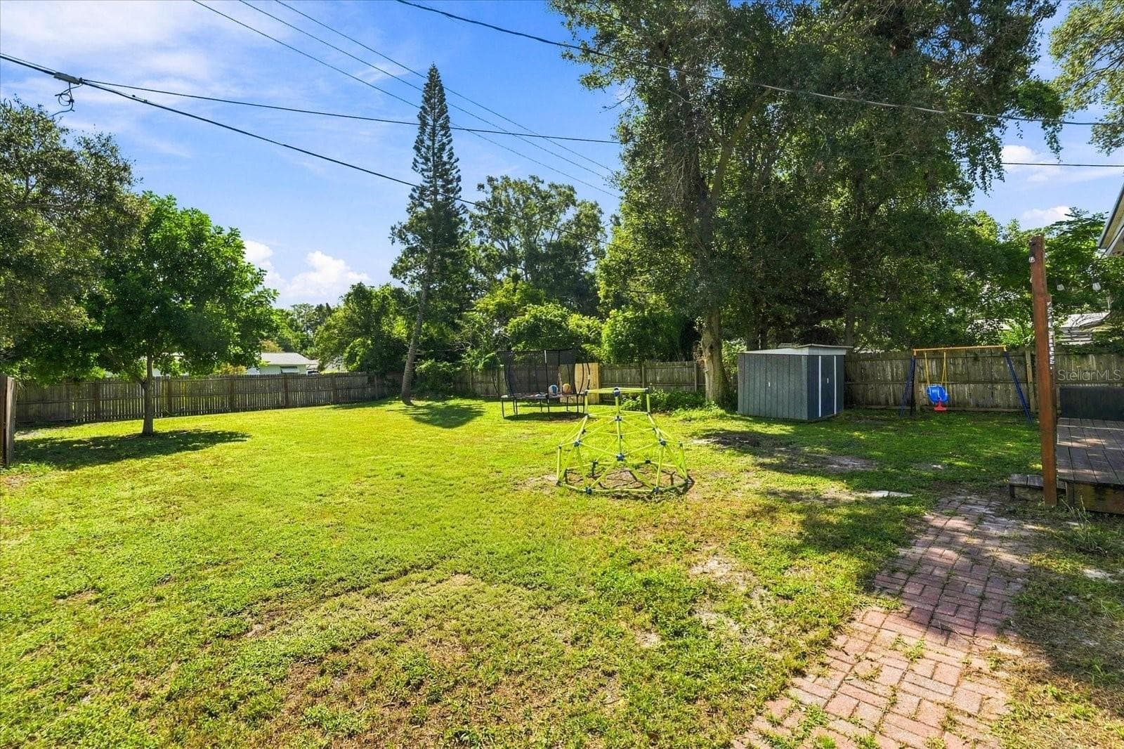 Oversized lot - 2225 CAPRI DR, CLEARWATER