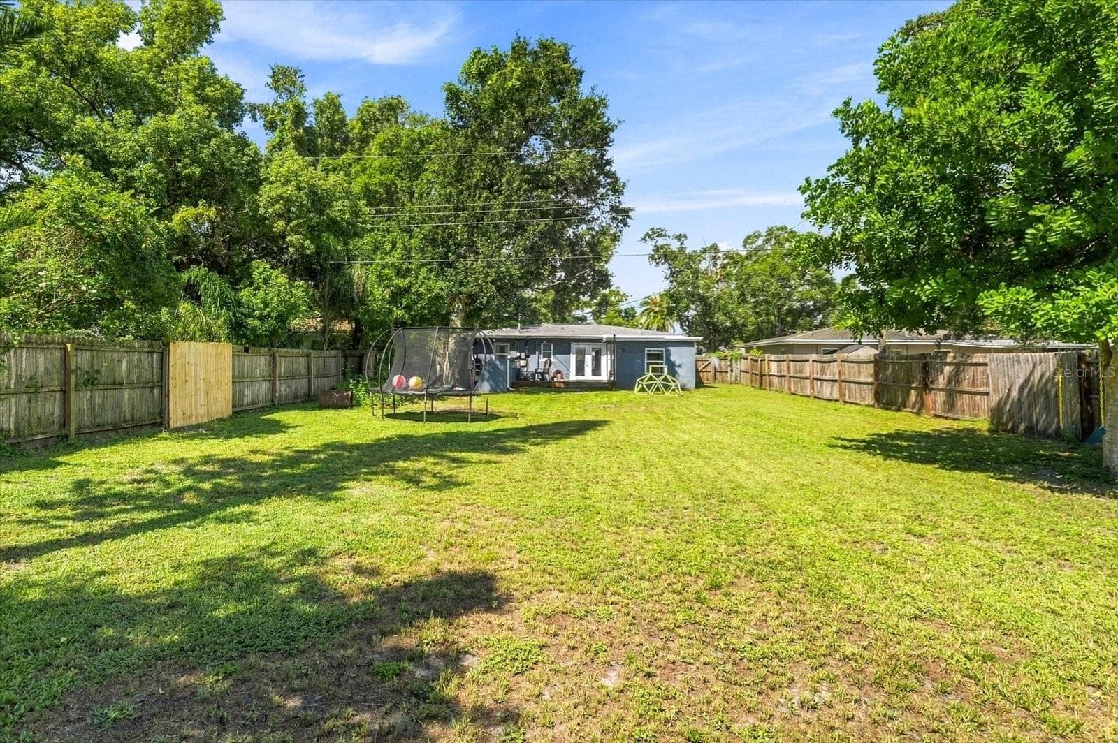 Spacious Yard - 2225 CAPRI DR, CLEARWATER