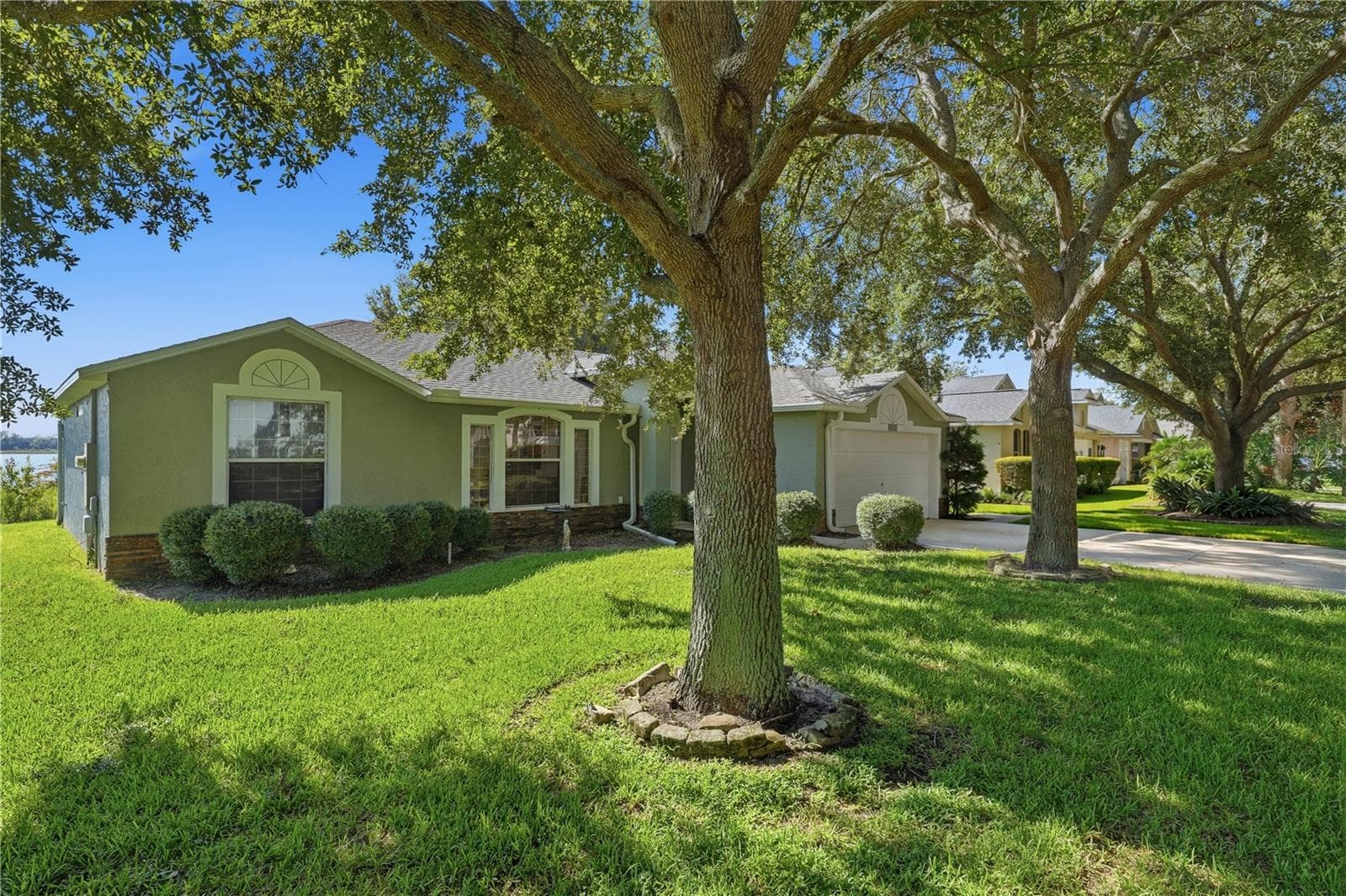 1827 LAKE VILLA DR