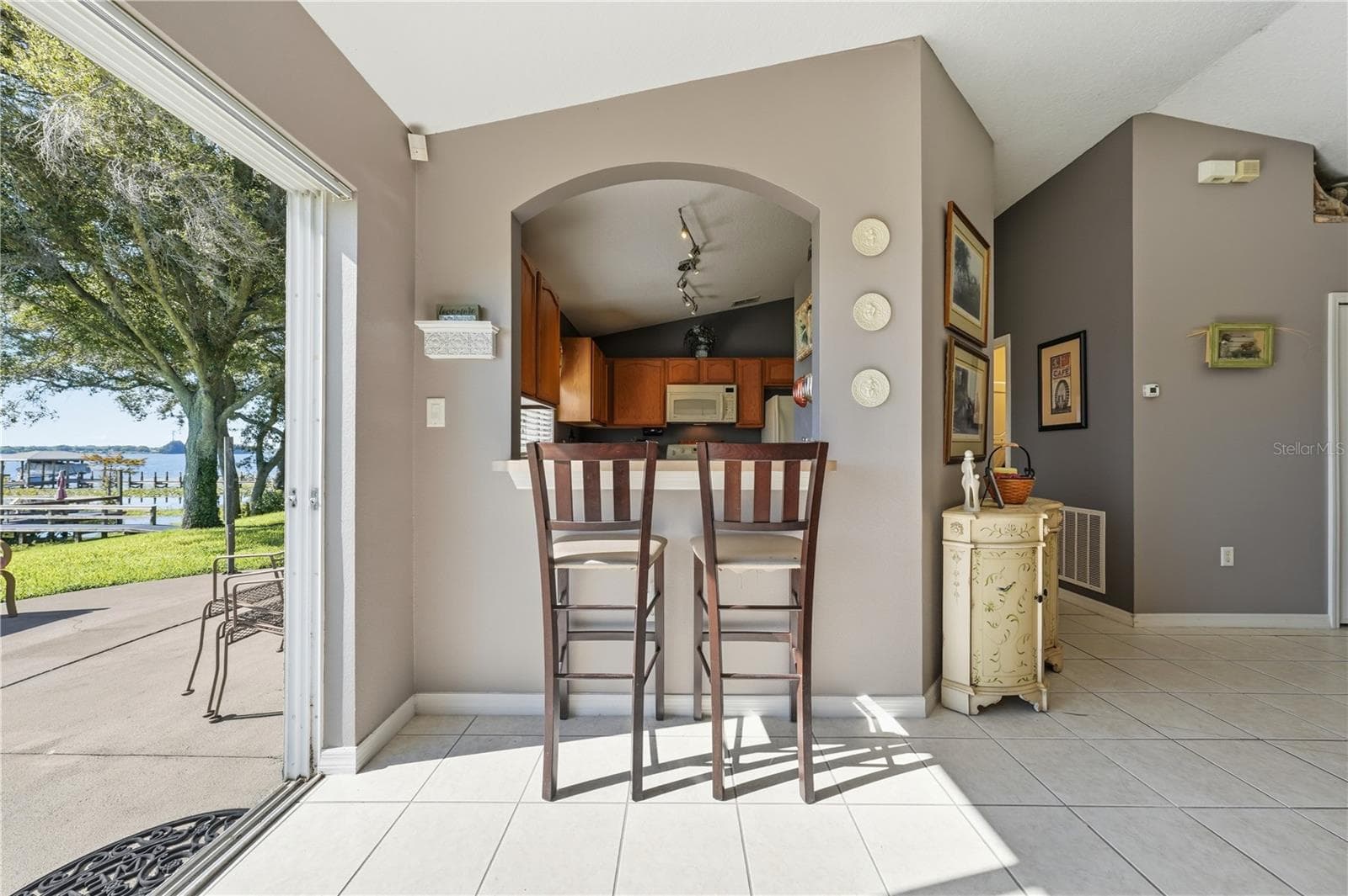 Breakfast bar - pass through - 1827 LAKE VILLA DR, TAVARES
