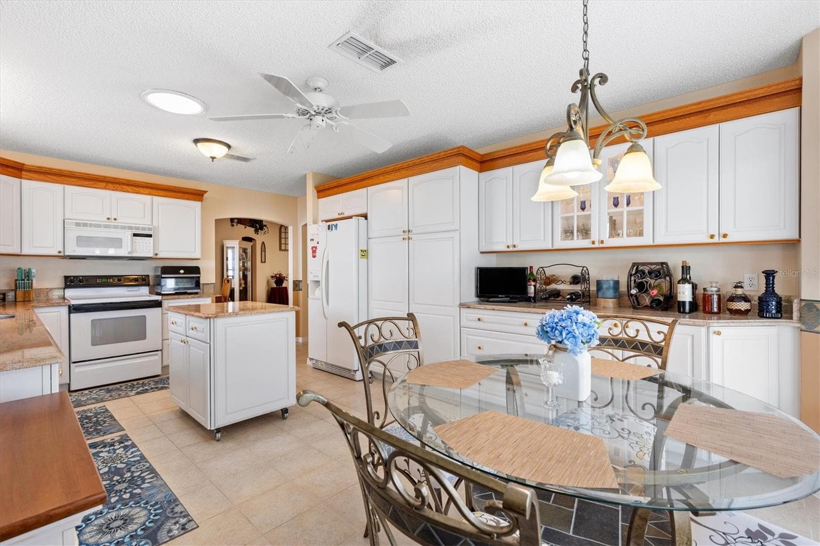 Single Family Residence at 1042 SOLEDAD WAY, THE VILLAGES, photo 2 of 43