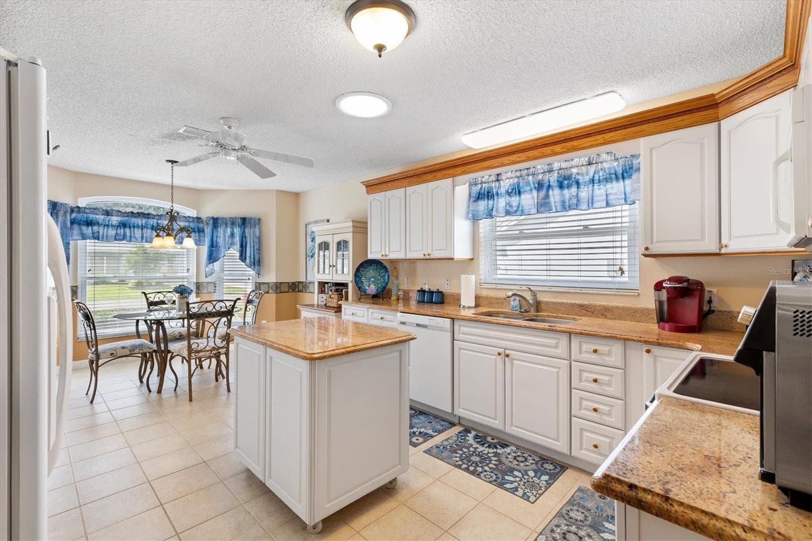 Single Family Residence at 1042 SOLEDAD WAY, THE VILLAGES, photo 14 of 43