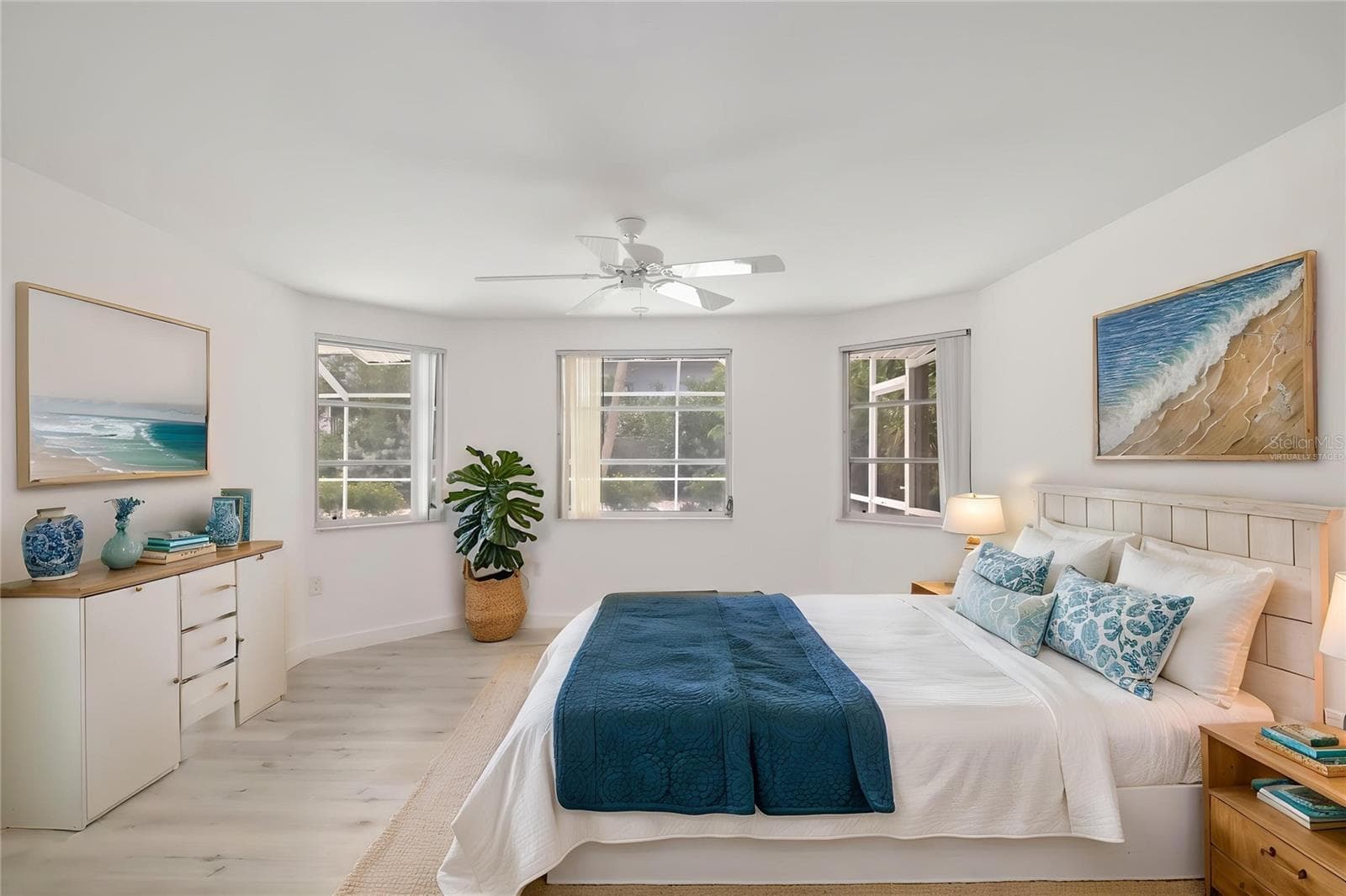 Virtually Staged 2nd Primary Bedroom with a full bath leads to the lanai - 708 GARFIELD DR, SARASOTA
