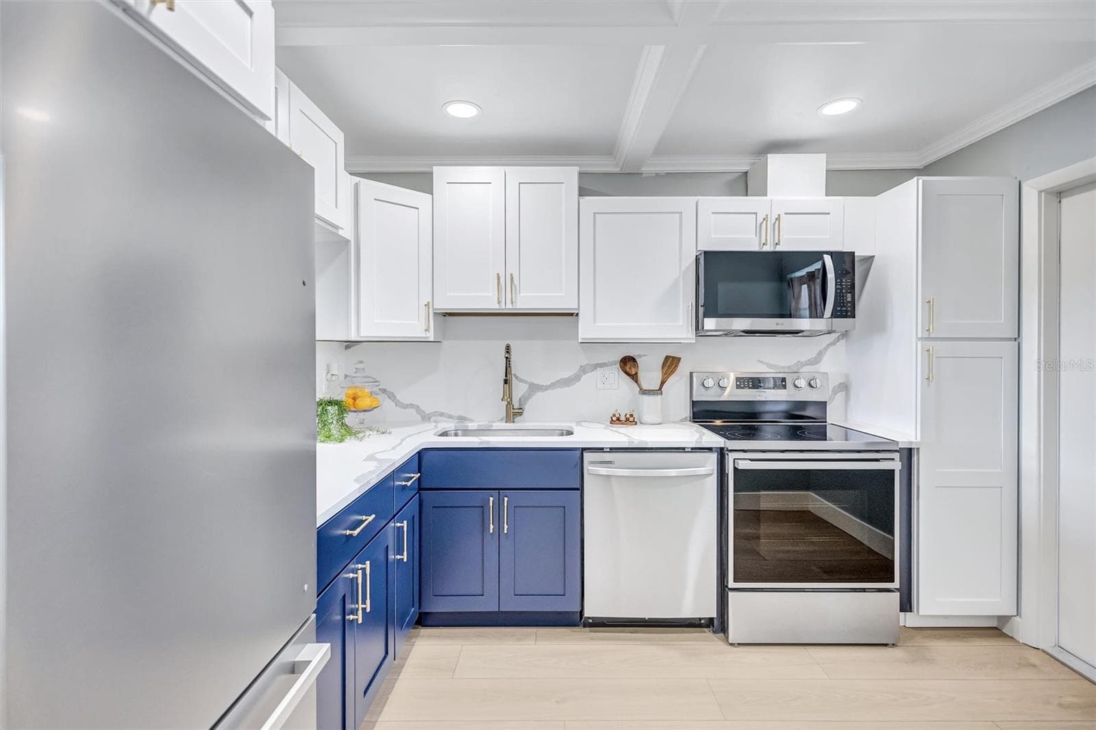 Condominium at 7461 W COUNTRY CLUB DR N #408, SARASOTA, photo 16 of 73