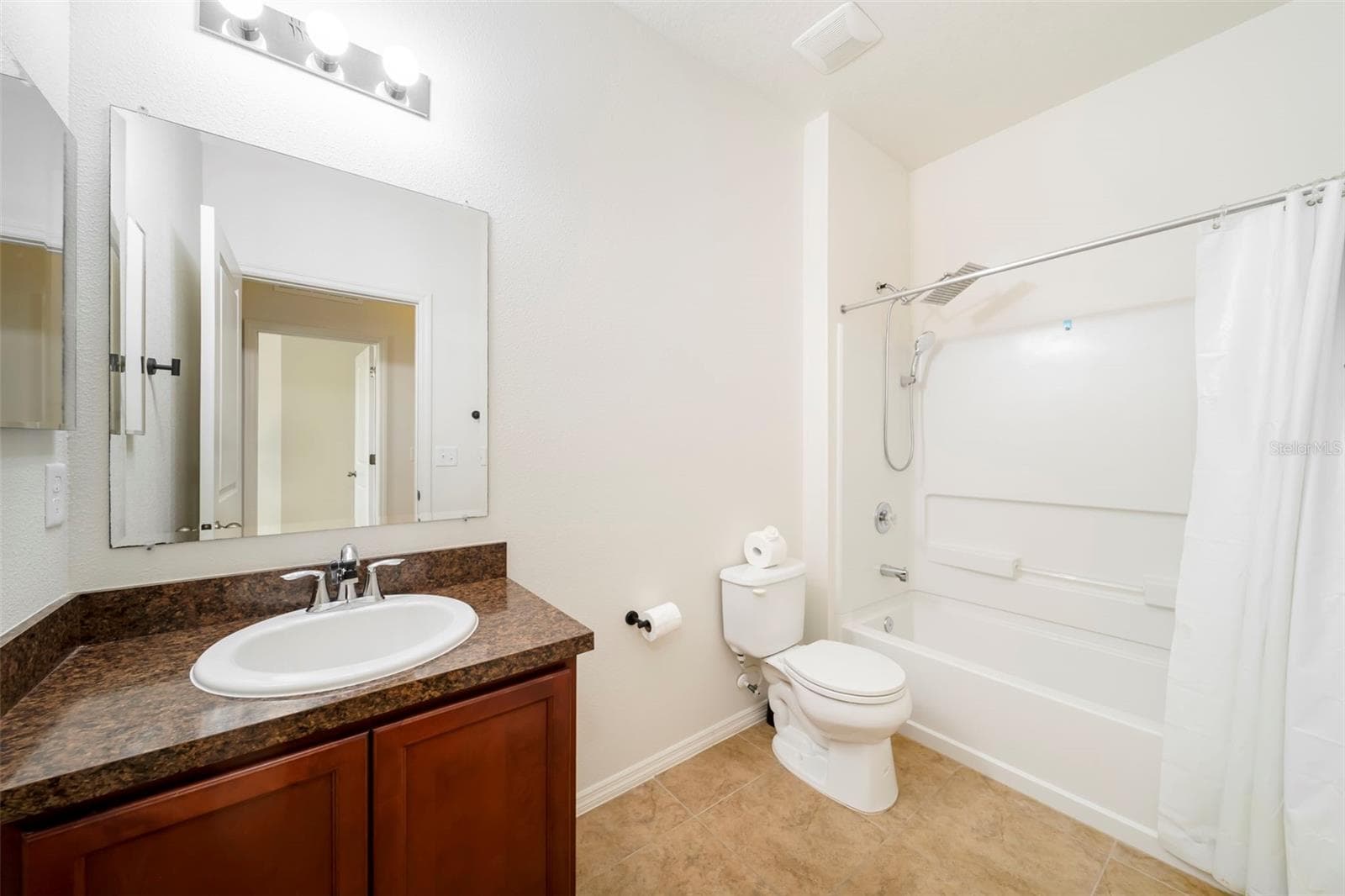 Full - Guet Bath - 115 64TH AVE E, BRADENTON