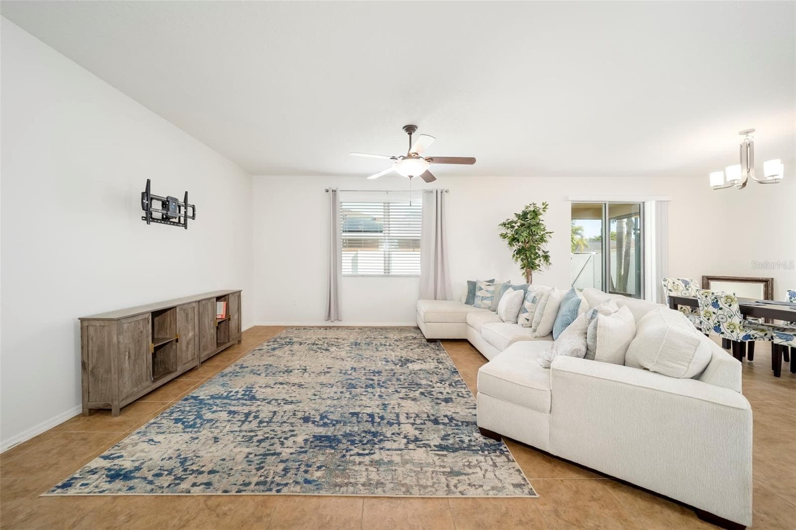Living Room - 115 64TH AVE E, BRADENTON
