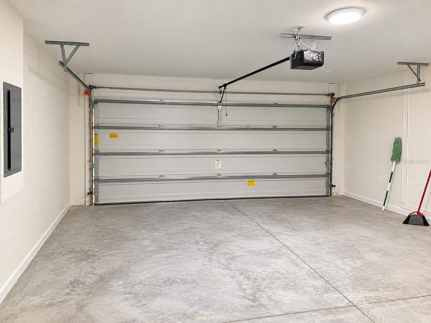2 CAR GARAGE - 2859 SE 140TH PL, SUMMERFIELD
