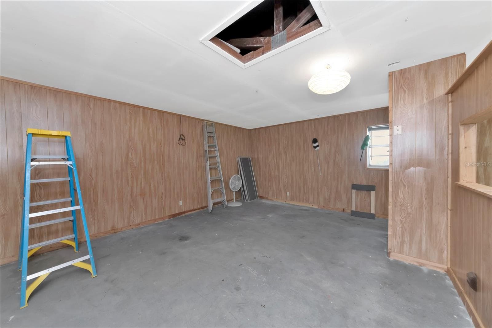 Inside detached garage - 1351 MUSTANG ST, NOKOMIS