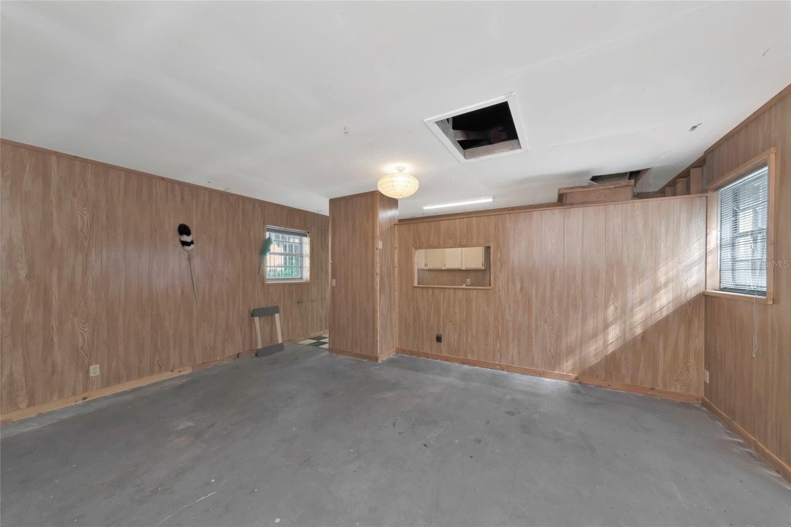 Inside detached garage - 1351 MUSTANG ST, NOKOMIS