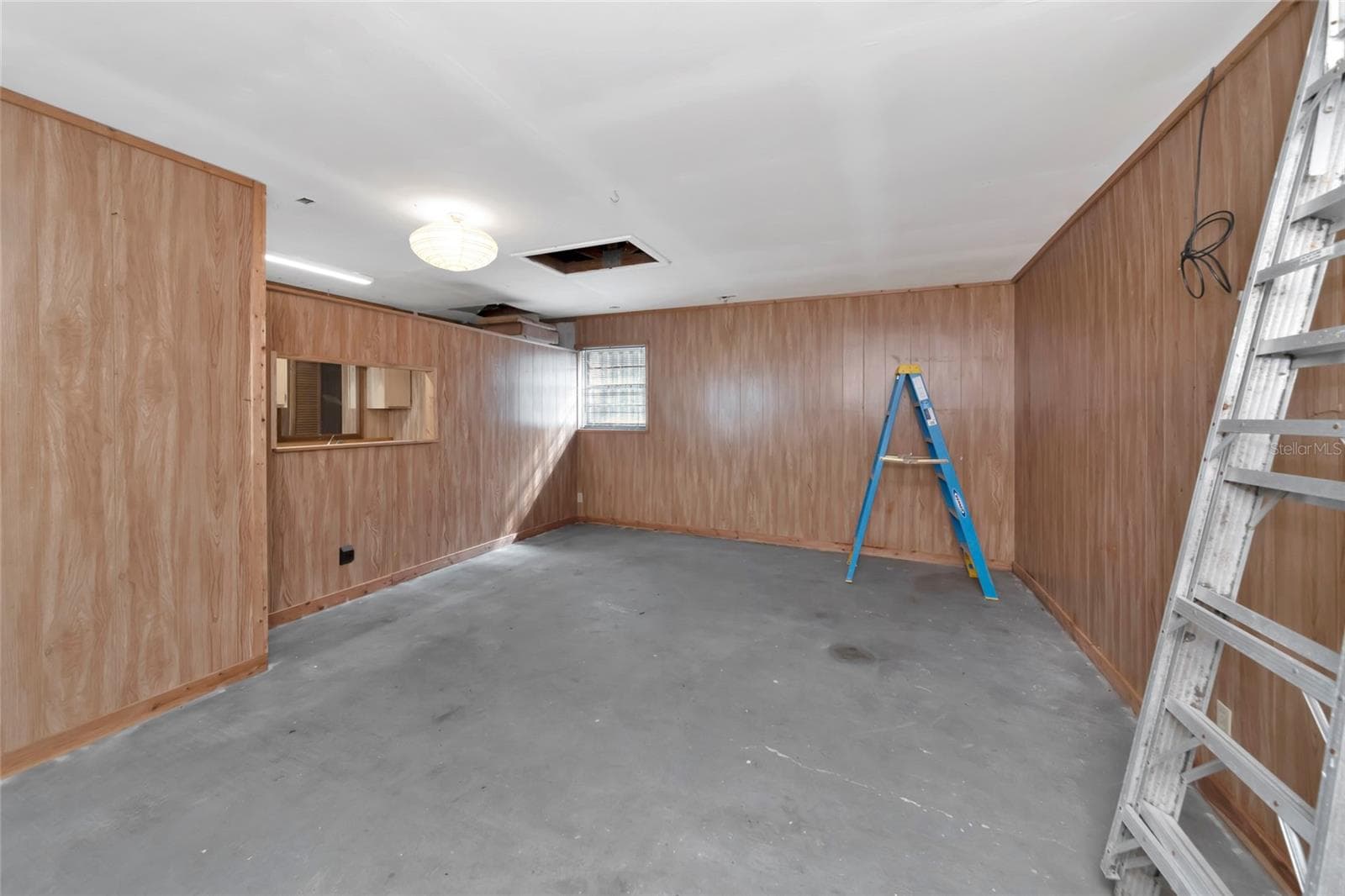 Inside detached garage - 1351 MUSTANG ST, NOKOMIS
