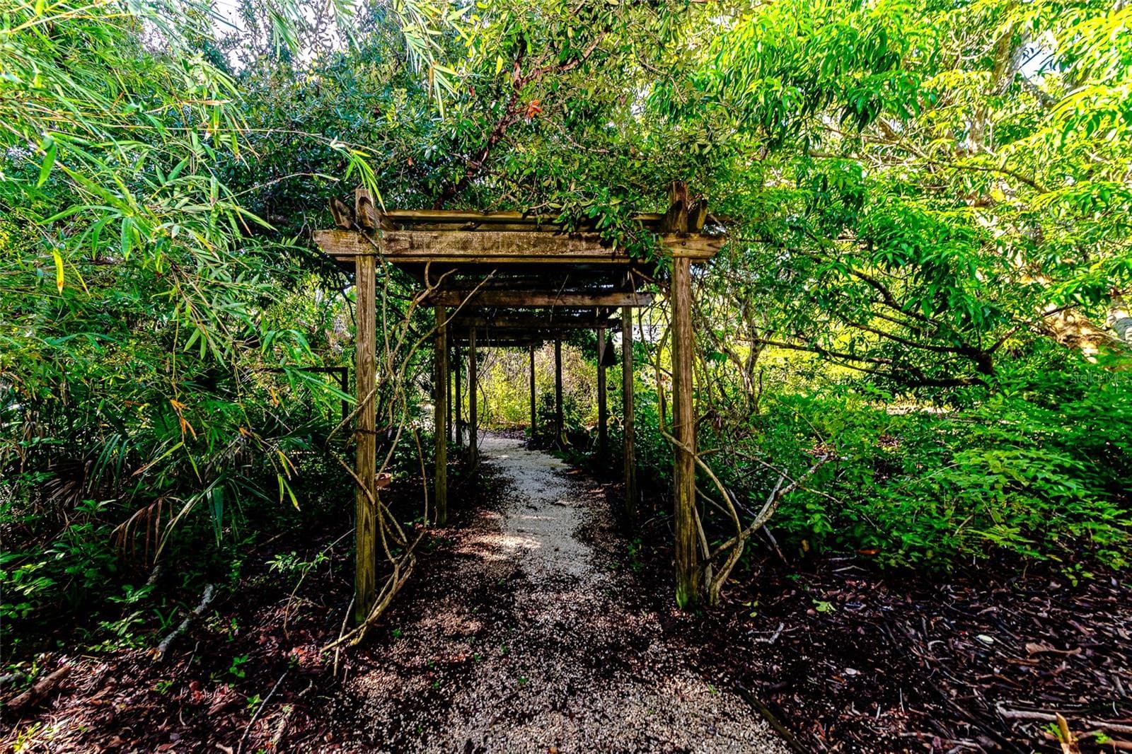 Nature Oasis - 1351 MUSTANG ST, NOKOMIS